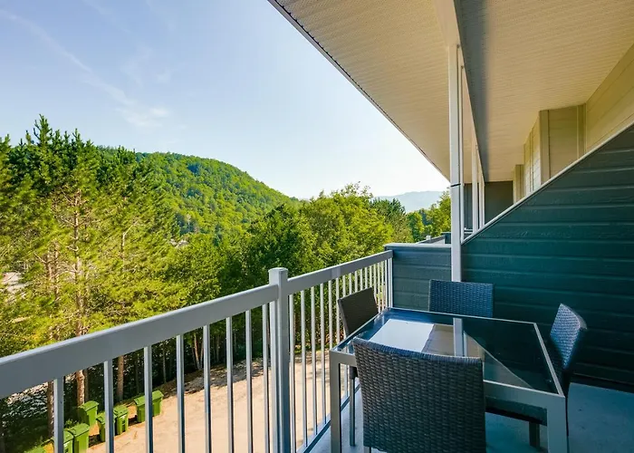 Charming Redesigned Condo-10 Minutes From Mountain Mont-Tremblant