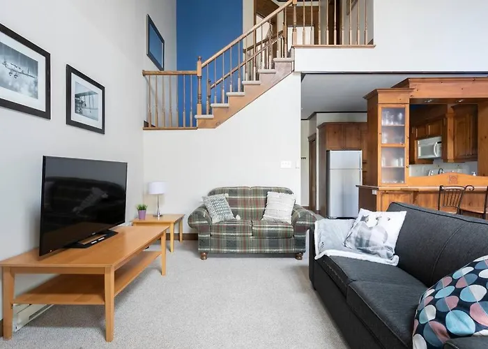 Pet friendly Condo 3 Bedroom On Golf Le Geant, Access In The Mountain Mont-Tremblant