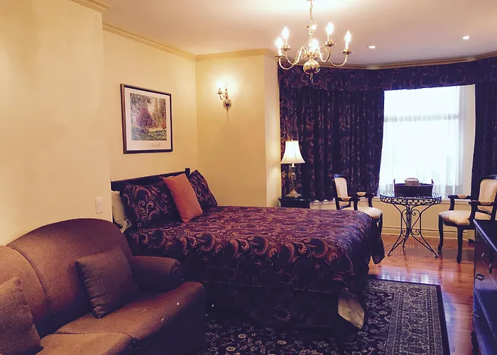 Pierrefonds Hotels