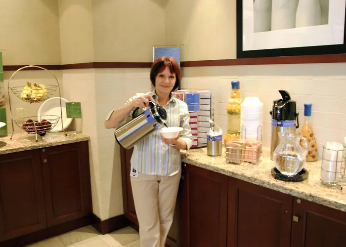 Hampton Inn & Suites Laval - 3 star Hotel