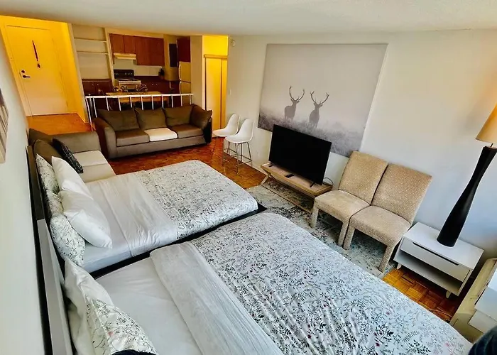 Exquisite Skyview Downtown Montreal Apartment
