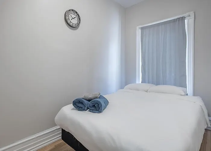 Cozy And Amazing 4Bedr In The Heart Of Montreal - Free Parking Apartment