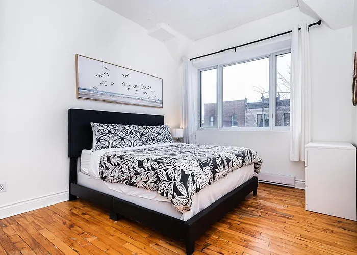 Artistic & Tech Mile End Suites Montreal