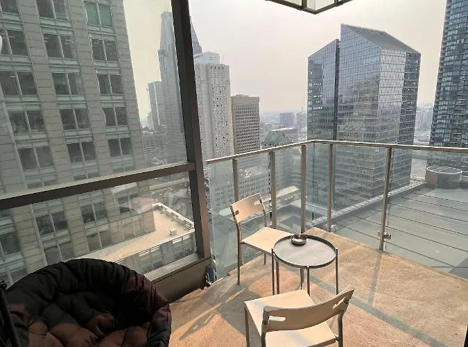 Accomodation Near F1 Grand Prix - Center Of Downtown Montreal