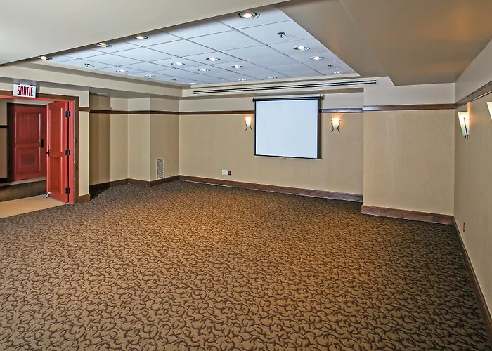 Holiday Inn Express & Suites Tremblant By Ihg Mont-Tremblant