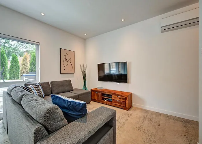 Amazing 2Br Condo With Private Terrace Presented By Tripmontreal II