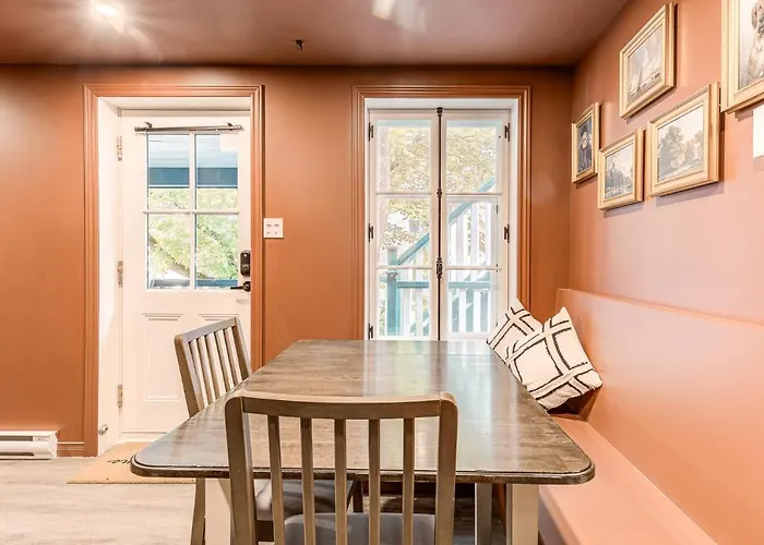 North House - Quebec City 2 Bedroom Treasure