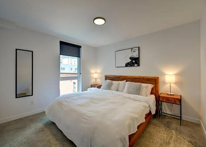 Luxury Penthouse 3Bedrooms 2Bathrooms Downtown Private Roof Terrace Presented By Tripmontreal