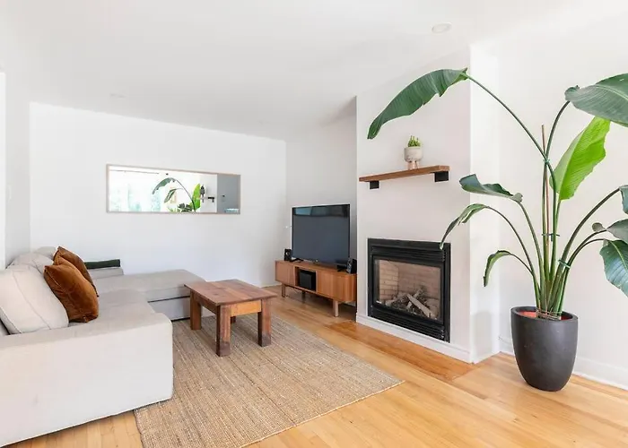 Bright Riverfront 3-Bedroom Condo Montreal