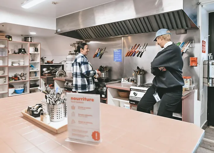 Quebec Hostels