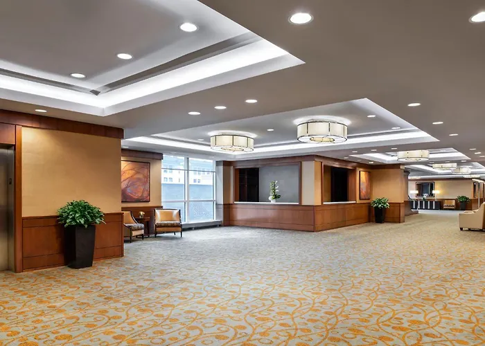 Montreal hotels near Mount Royal Park