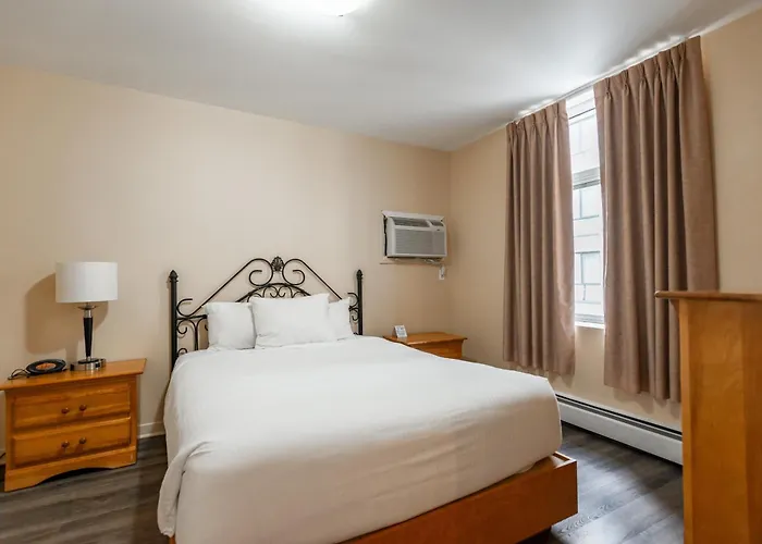 Montreal Hotels With Jacuzzi in Room near Old Port of Montreal