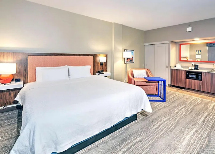 Grenville-Sur-La-Rouge Hotels