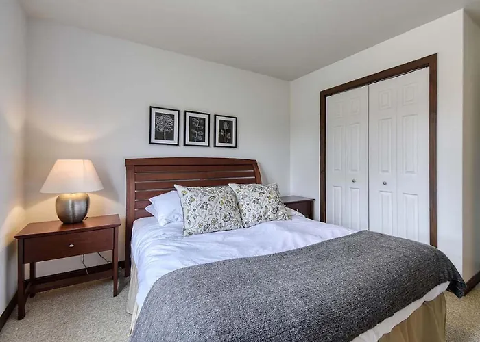 Pet friendly 146 Borealis - Close To The Mountains In Mont-Tremblant