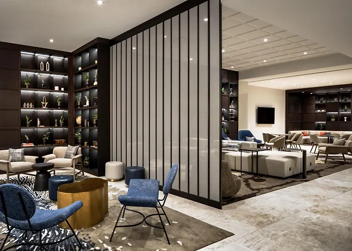 Montreal hotels near Place des Arts
