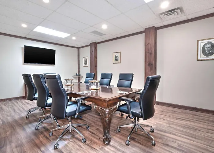 Victoriaville Hotels