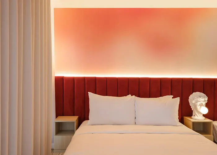 Rose Hotel Invisible Quebec City