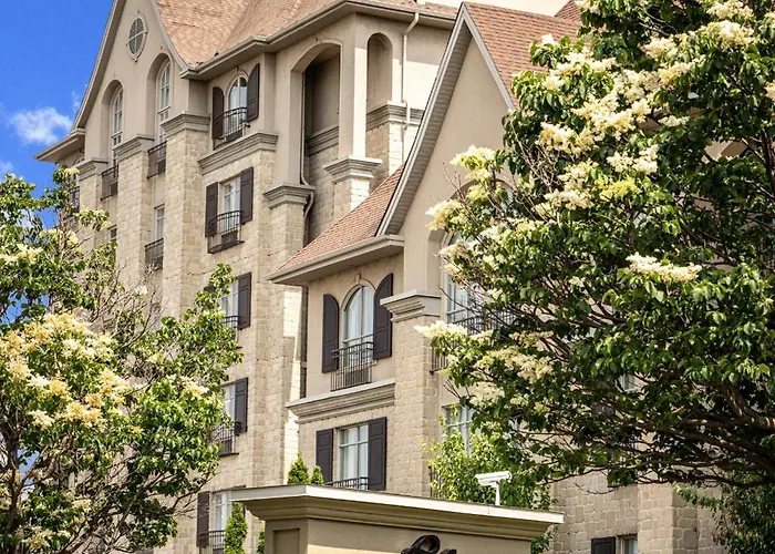 Laval hotels near Parc Dumas