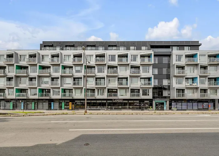 Initial / Wave + Parking / Centre-Ville De Quebec