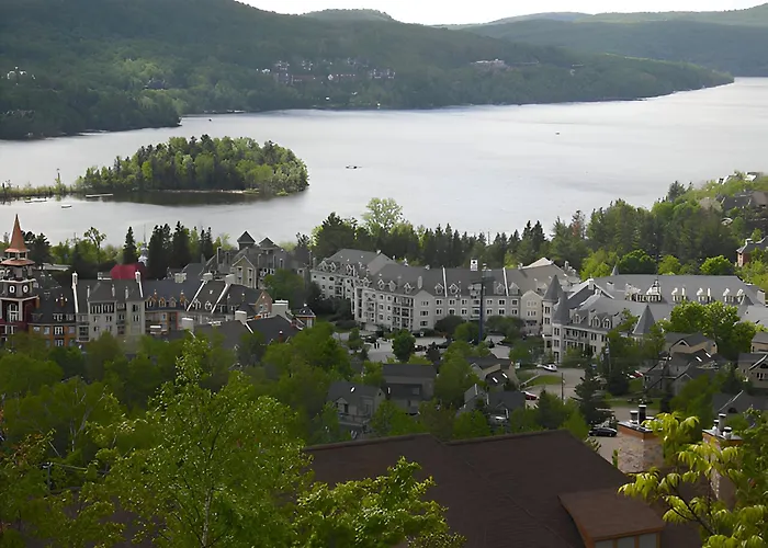 Luxurious Equinoxe Ski-In/Ski-Out Mont-Tremblant