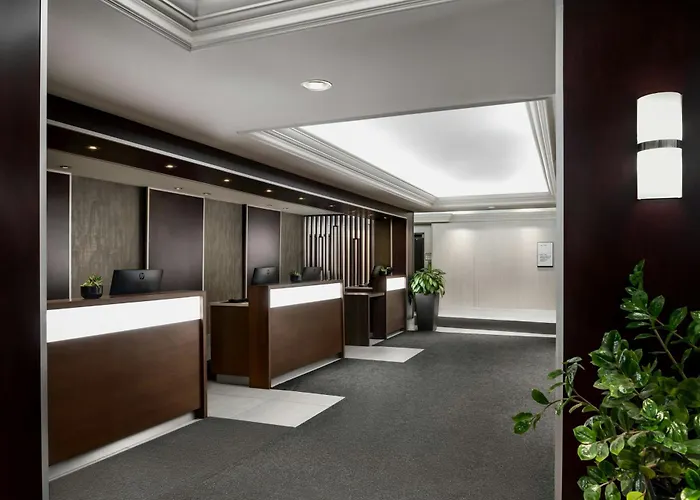 Montreal Hotels near Montreal-Pierre Elliott Trudeau International Airport (YUL)
