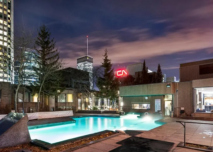 Montreal hotels near Notre-Dame Basilica