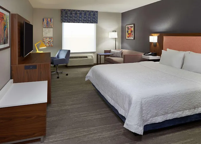Dorval Hotels With Pool