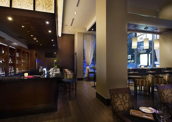 Montreal hotels near Rue St-Paul