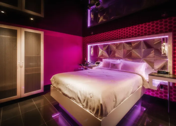 Laval hotels near Parc Dollard-Des Ormeaux