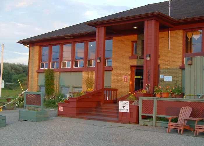 Auberge Internationale La Vieille Ecole Sainte Anne des Monts