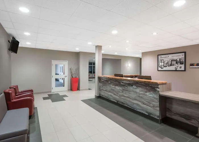 Super 8 By Wyndham Mont Laurier Hotel