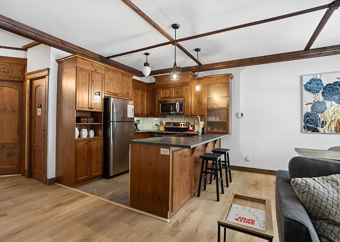 Les Manoirs Wpool & Hot Tub Near Village 120-7 Mont-Tremblant with Pool