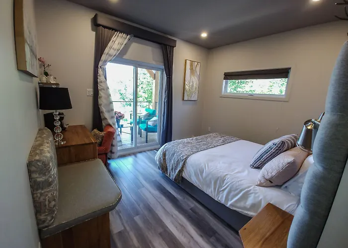 Le Bellevue Modern Lodge Wakefield