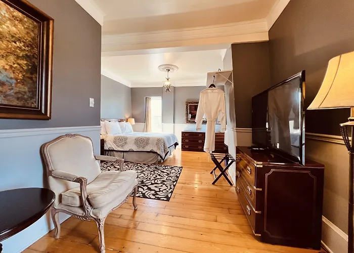 Le Chateau Du Lac Magog