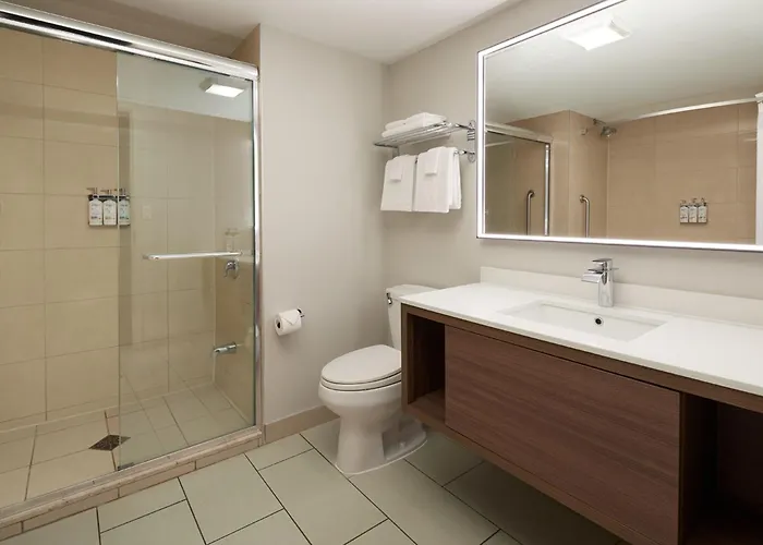 Holiday Inn & Suites Montreal Airport By Ihg Dorval