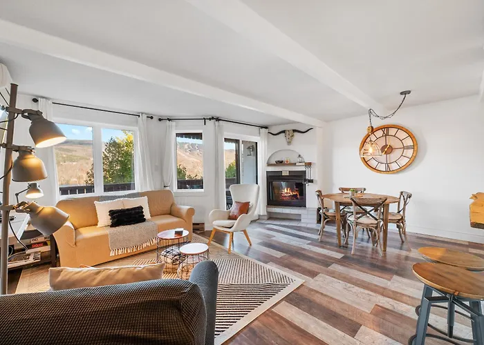 Pet friendly Amazing Lakemountain View 5Min To Tremblant 491 Mont-Tremblant