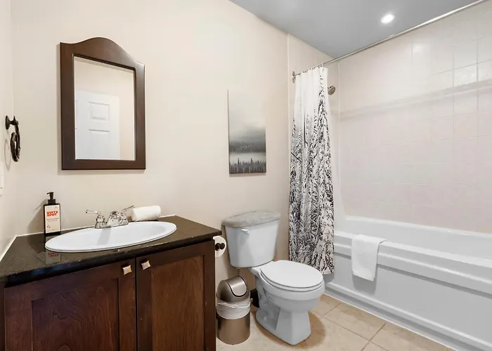 Townhouse With Free Shuttle To Tremblant Resort Mont-Tremblant