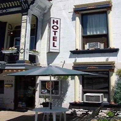 Pet friendly Hotel 7 Saisons Montreal