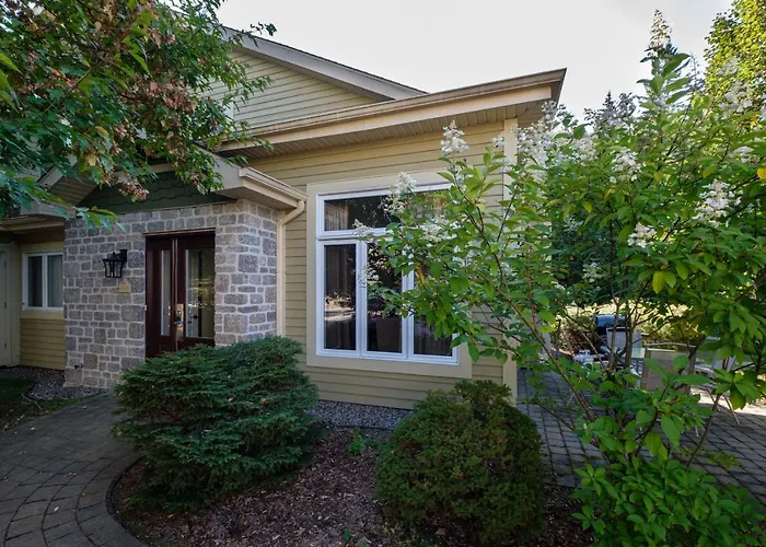 Pet friendly Aiglon By Rendez-Vous Mont-Tremblant Apartment