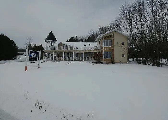 Dans Les Bras De Memphre Bed & Breakfast Magog